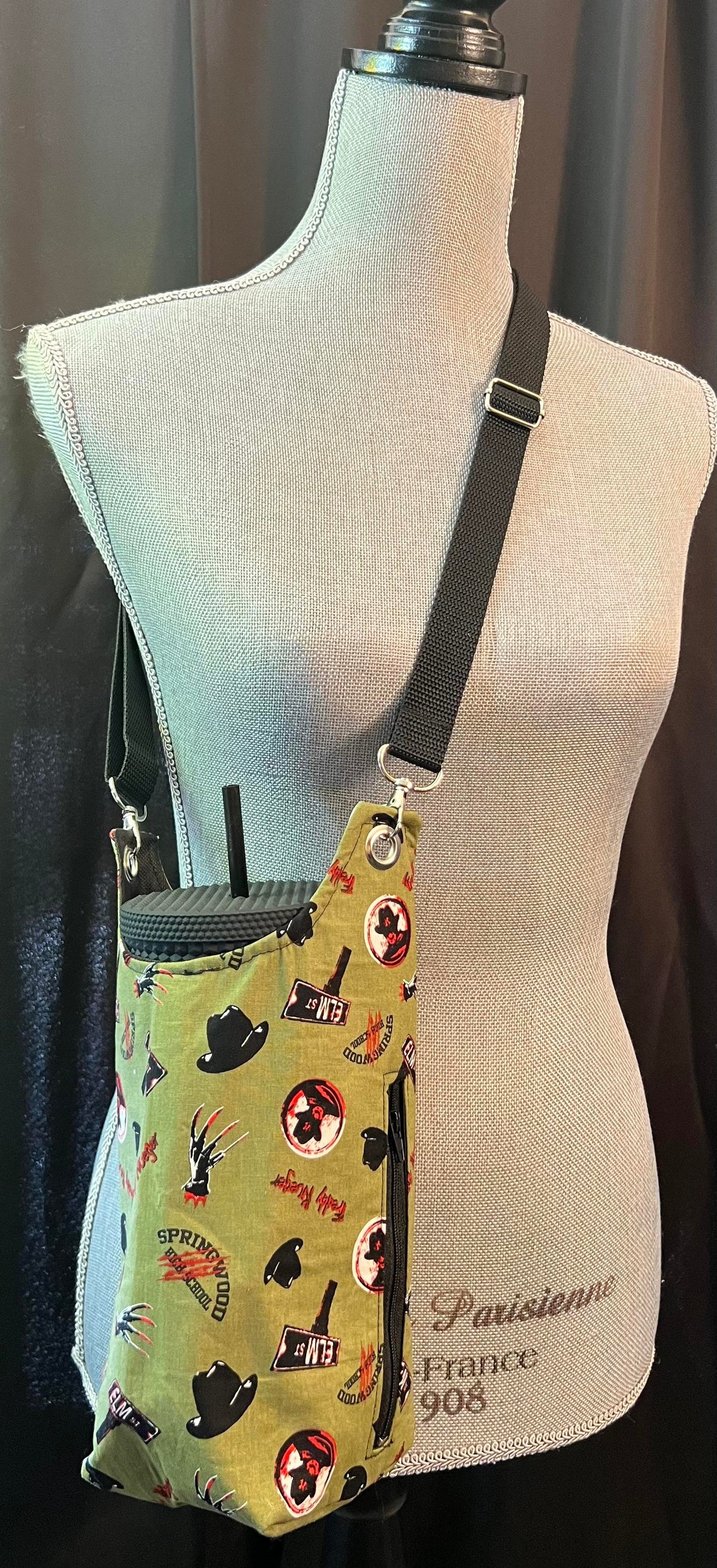 H20 sling Elm St print with side zipper